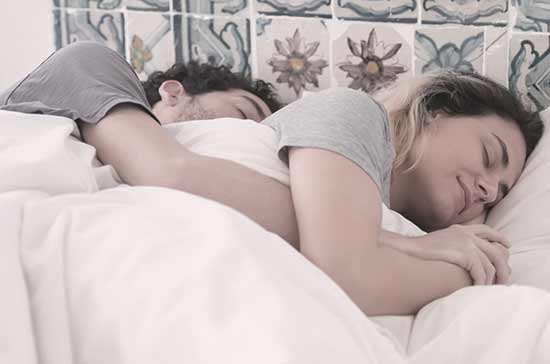 10 ways to get a good nights sleep as a couple