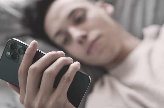 What to Do if Your Partner is a Phone Addict